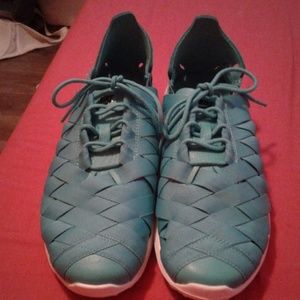 Nike tennis shoes